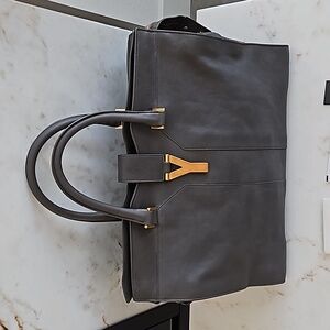 YSL Yves Saint Laurent Cabas Chyc Y Clasp Large Black Leather Tote Bag Purse Box